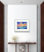 Tablou Rasarit Colorat peste Mare pictat manual, deasupra unei console din lemn