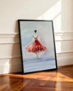 Tablou cu balerina in rochie rosie sprijinit de un perete alb cu lambriuri, pe parchet, in lumina soarelui