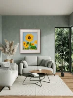 Tablou canvas cu floarea-soarelui intr-un living gri-verzui, deasupra canapelei